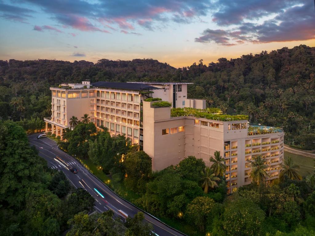 هتل گلدن کراون سریلانکا